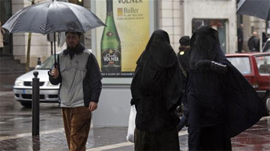 استفتاء في سويسرا في مارس المقبل بشأن حظر البرقع والنقاب